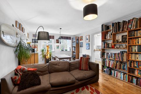 2 bedroom flat for sale, Vauxhall Grove, London, SW8