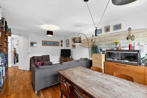 2 bedroom flat for sale, Vauxhall Grove, London, SW8