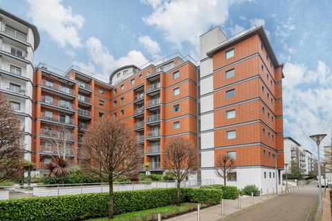 Holland Gardens, Brentford, TW8