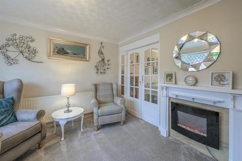 4 bedroom semi-detached house for sale, Coniston Drive, Kingswinford, DY6 9BZ
