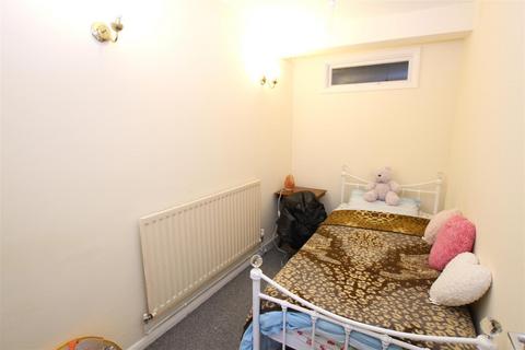 2 bedroom flat to rent, Montpelier Terrace, Ilfracombe EX34