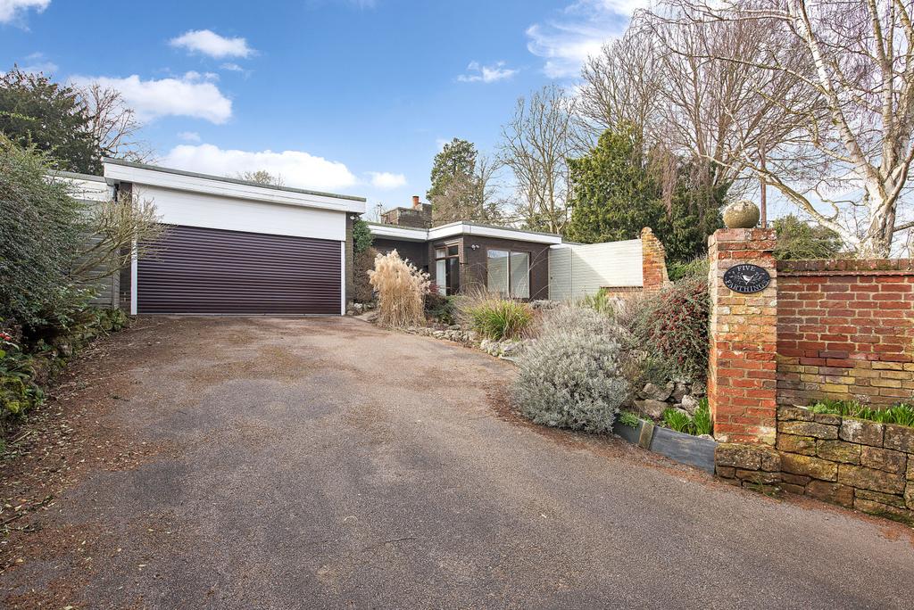 Driveway/Garage