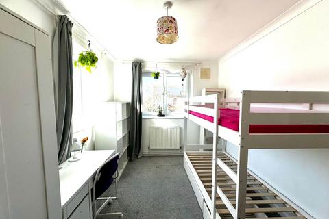 3 bedroom flat to rent, Three Bedroom flat in the heart of Greenwich