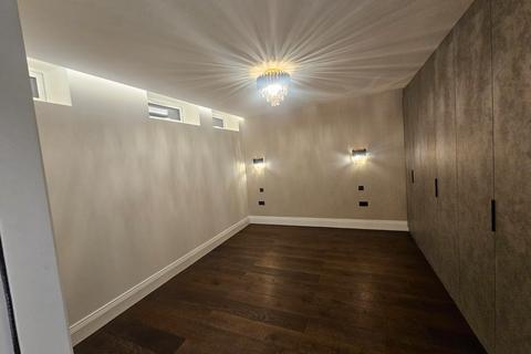 8 bedroom detached house to rent, Oakleigh Road South, London N11