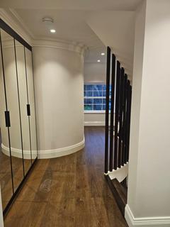 8 bedroom detached house to rent, Oakleigh Road South, London N11