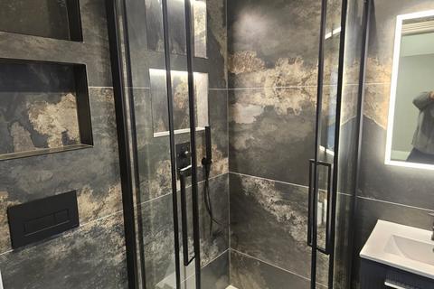 8 bedroom detached house to rent, Oakleigh Road South, London N11