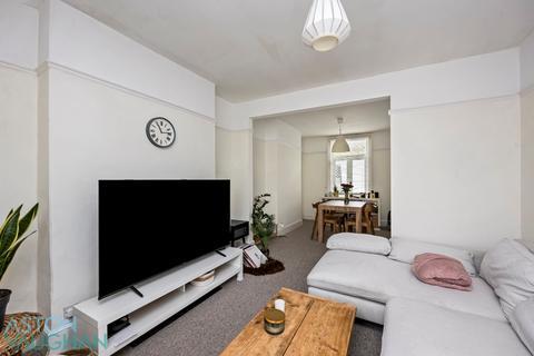 2 bedroom ground floor maisonette to rent, College Gardens, Brighton BN2