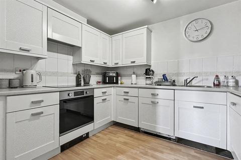 2 bedroom flat for sale, Chandlers Ford