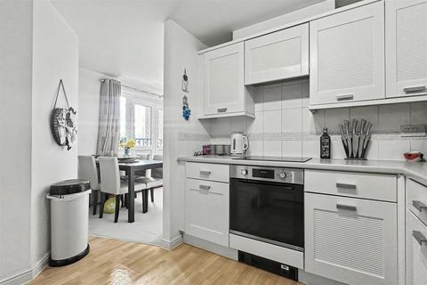 2 bedroom flat for sale, Chandlers Ford
