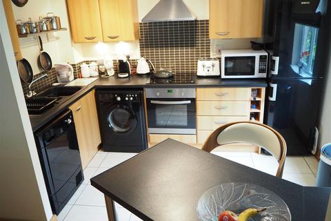 2 bedroom flat to rent, Rubys Walk, Fernwood, Newark, NG24