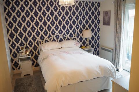 2 bedroom flat to rent, Rubys Walk, Fernwood, Newark, NG24