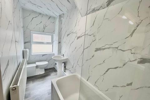 2 bedroom flat to rent, Westbourne Avenue, Gateshead NE8
