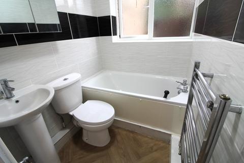 4 bedroom terraced house to rent, Medcalf Road, Enfield