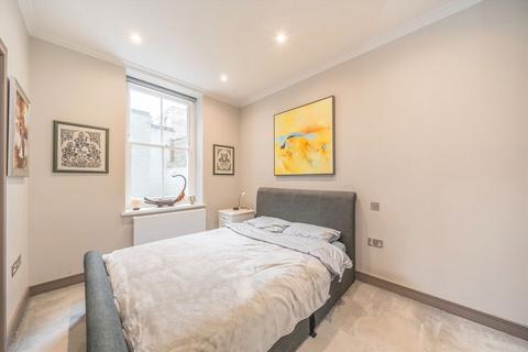 2 bedroom flat for sale, Red Lion Square, London WC1R