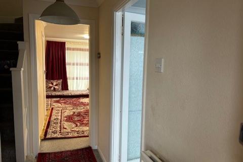3 bedroom terraced house to rent, Chamberlain Lane, Pinner, HA5