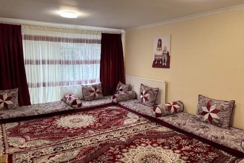 3 bedroom terraced house to rent, Chamberlain Lane, Pinner, HA5