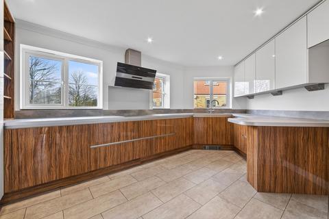 4 bedroom semi-detached house to rent, Chapman Road, Wellingborough NN8