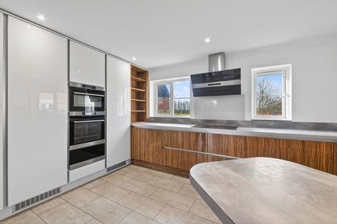 4 bedroom semi-detached house to rent, Chapman Road, Wellingborough NN8