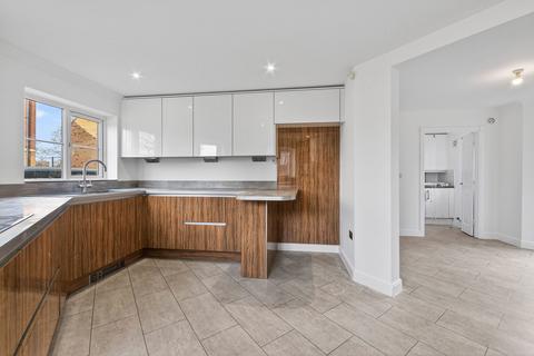 4 bedroom semi-detached house to rent, Chapman Road, Wellingborough NN8