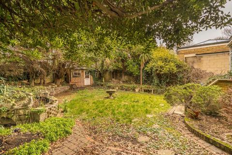 undefined, Ridgeway Road North, Isleworth TW7