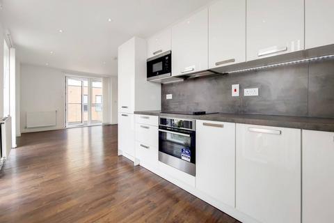 2 bedroom flat to rent, Hallington Court, Edgware, HA8