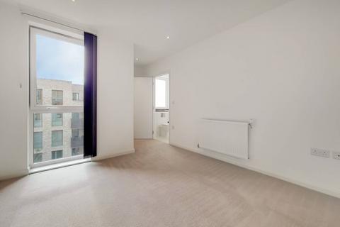 2 bedroom flat to rent, Hallington Court, Edgware, HA8