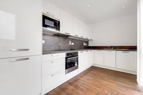 2 bedroom flat to rent, Hallington Court, Edgware, HA8