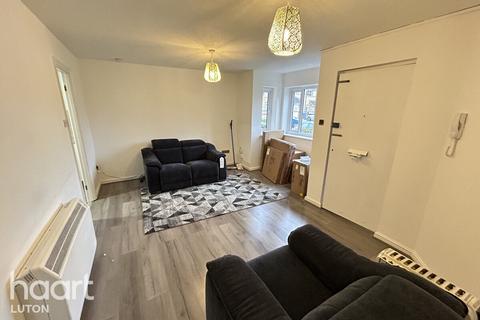 undefined, Larkspur Gardens, LUTON