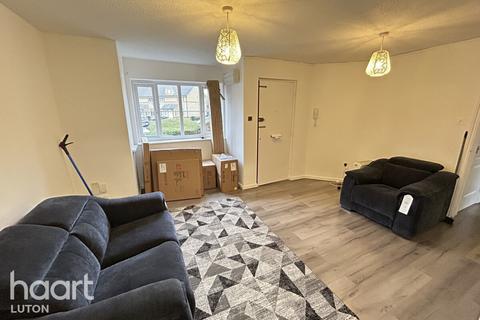 undefined, Larkspur Gardens, LUTON