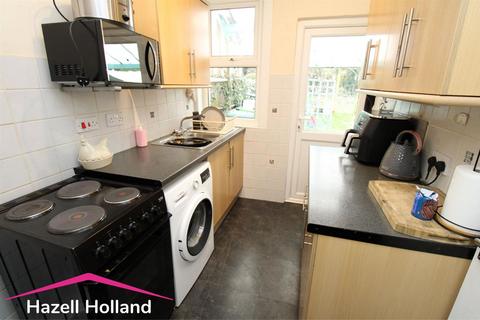 undefined, Second Avenue, Gillingham