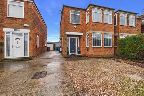 3 bedroom semi-detached house for sale - Northolme Road, Hessle