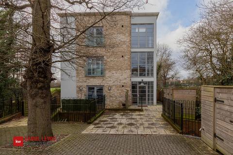 2 bedroom apartment for sale, Roding Road, Loughton, IG10