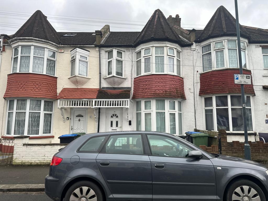 2-Bedroom Ground Floor Flat – £1,700 PCM