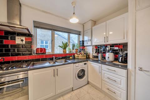 3 bedroom flat for sale, Newburn Street, London, SE11