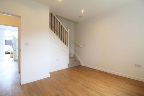 2 bedroom semi-detached house to rent, Ellis Grove, Beeston, Nottingham, NG9 1EP