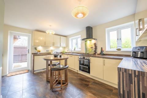 3 bedroom detached house for sale, Caernarvon Drive, Newport
