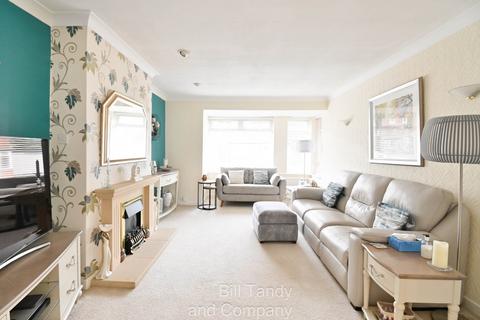 3 bedroom semi-detached house for sale, Benson Close, Lichfield, WS13