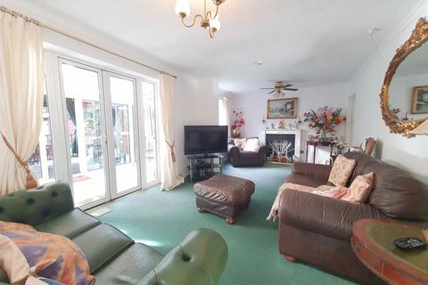 4 bedroom detached house for sale, Osprey Park Drive, Kidderminster