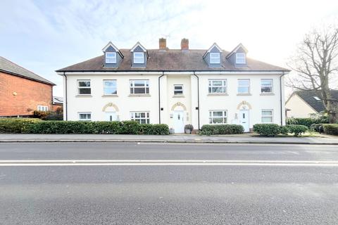 2 bedroom flat to rent, Hockley Road, Rayleigh SS6