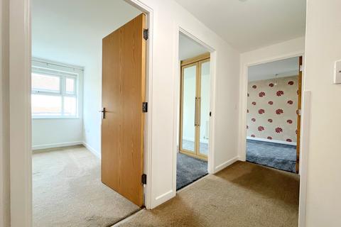 2 bedroom flat to rent, Hockley Road, Rayleigh SS6