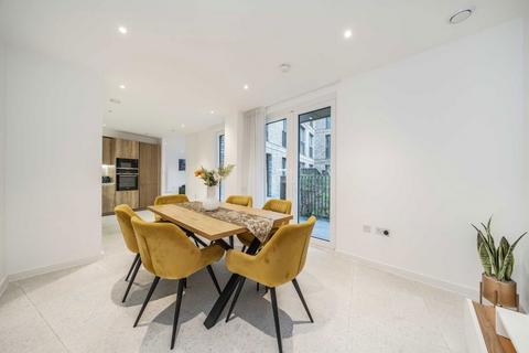 undefined, Cendal Crescent, LONDON E1