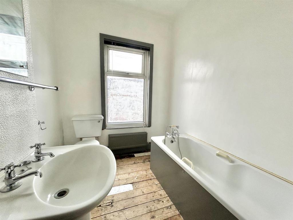 Bathroom.jpg