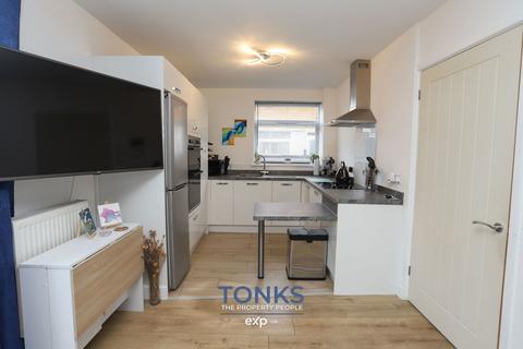 2 bedroom semi-detached house for sale, Dunnington Avenue, Kidderminster DY10