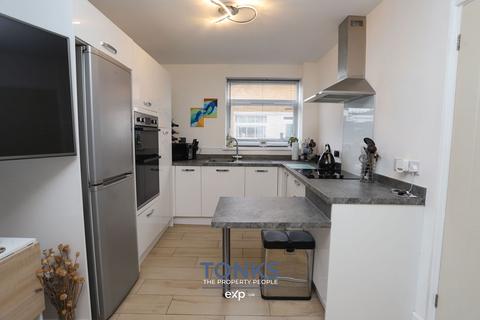 2 bedroom semi-detached house for sale, Dunnington Avenue, Kidderminster DY10