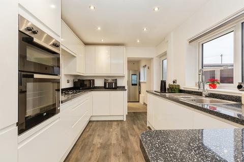4 bedroom semi-detached house for sale, Nelson Road, Leighton Buzzard