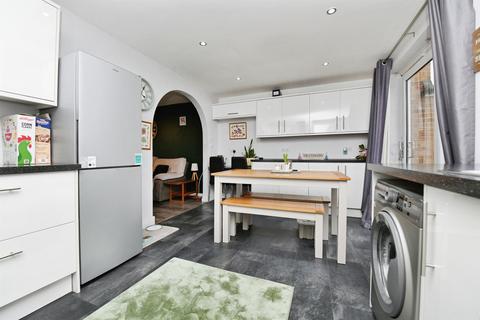 3 bedroom terraced house for sale, Noakes Avenue, Chelmsford