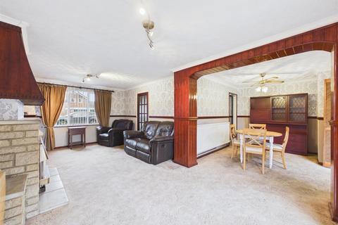 3 bedroom terraced house for sale, Coventon Road, Aylesbury HP19