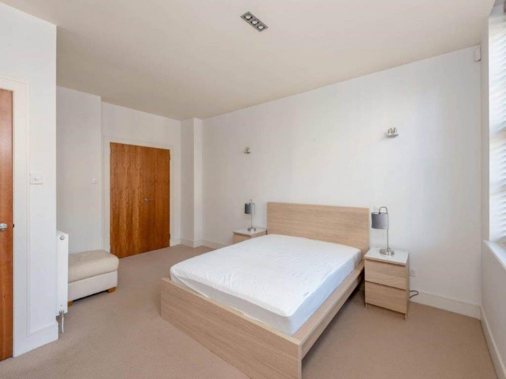 Bed 1.