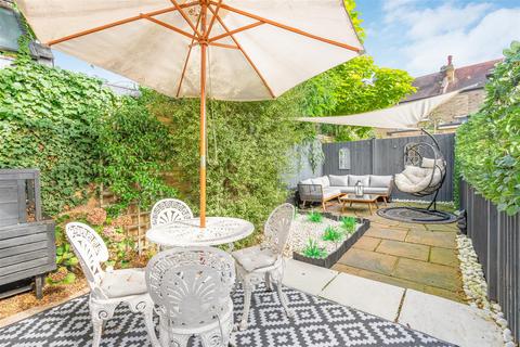 1 bedroom flat for sale, Howgate Road, East Sheen, SW14