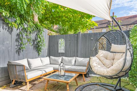 1 bedroom flat for sale, Howgate Road, East Sheen, SW14